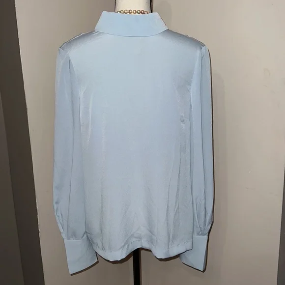 H & M Beautiful long sleeve Light Blue blouse. - Picture 6 of 11